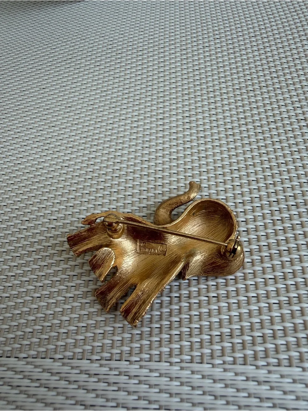 VTG CROWN TRIFARI RARE gold tone elephant brooch 1.5” tall